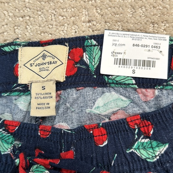 St. John's Bay Linen Cherry Shorts Mid Rise NWT Size S - Picture 4 of 4